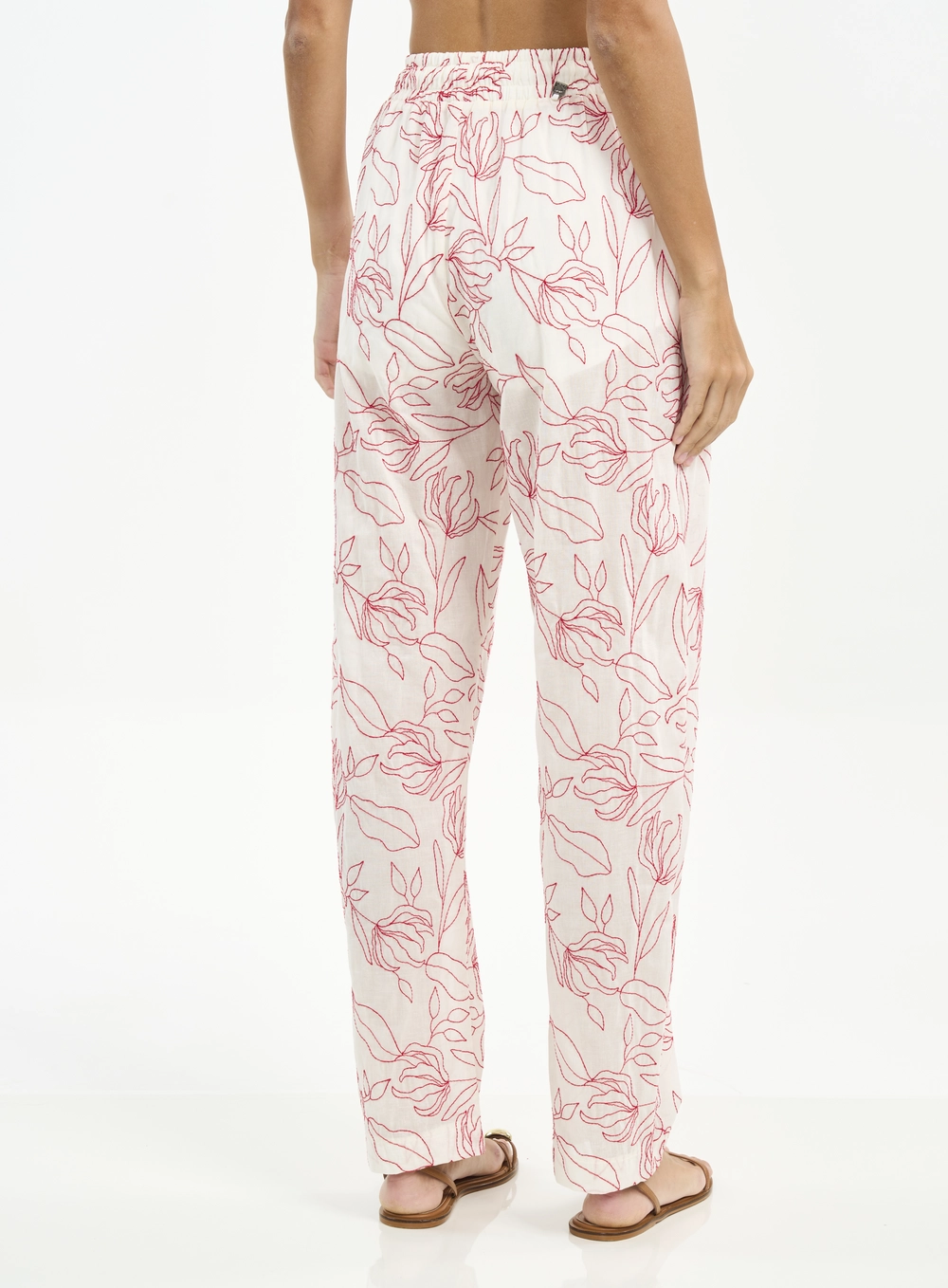 Calça Feminina Reta Com Bordado E Bolsos Estampados