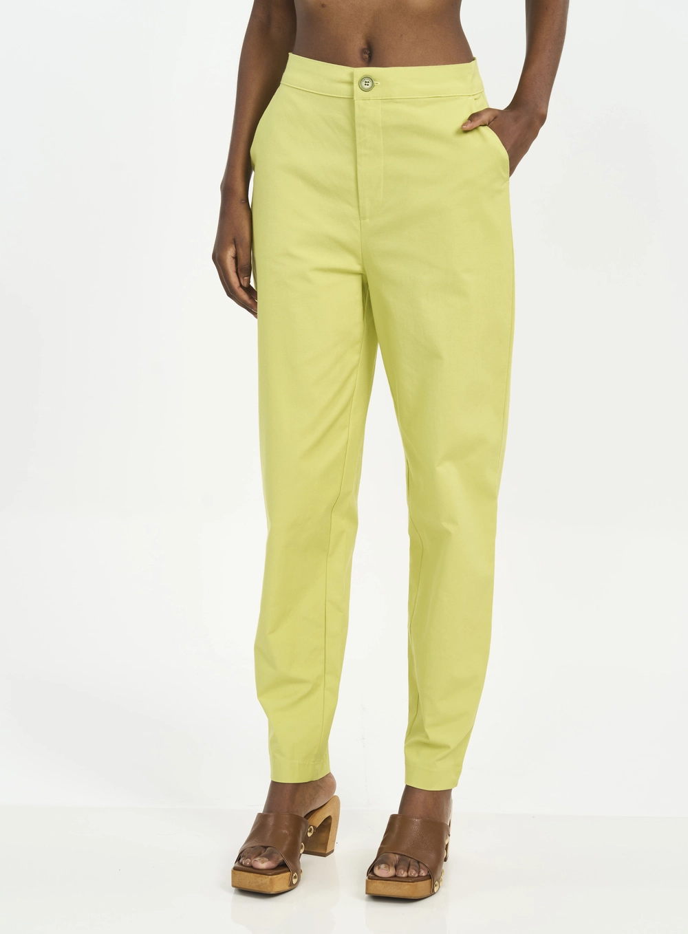Calça Feminina Com Bolsos E Punho Verde