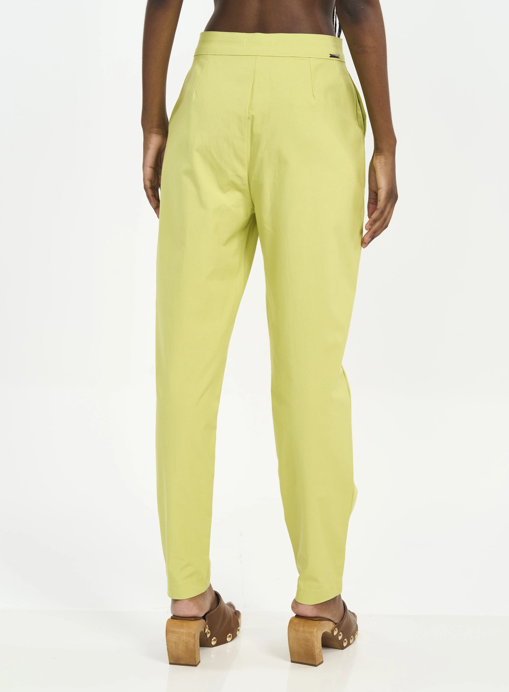 Calça Feminina Com Bolsos E Punho Verde