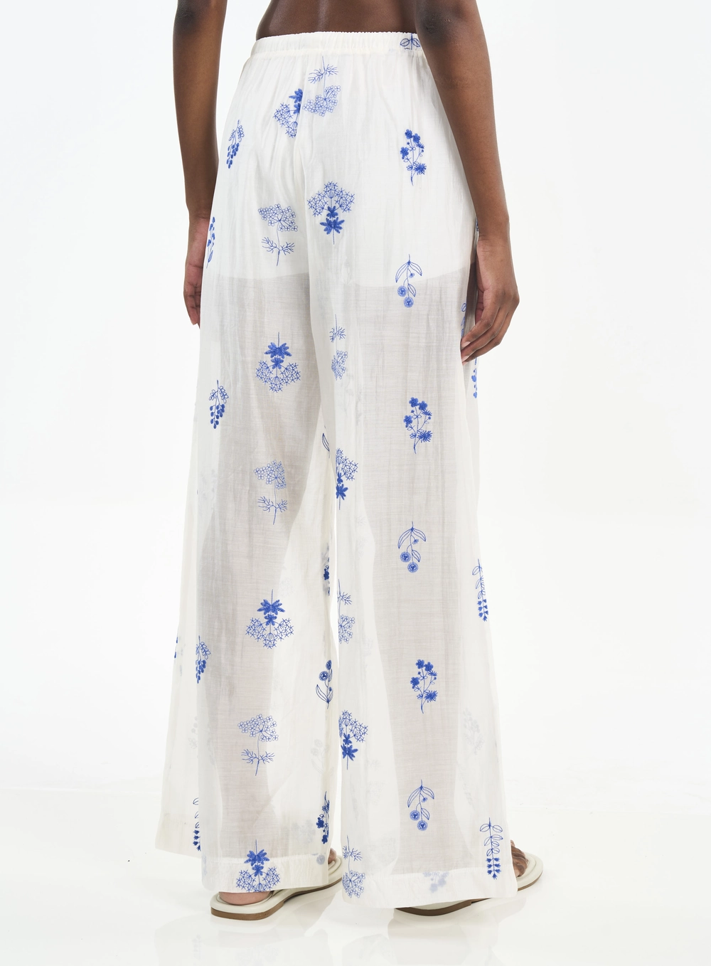 Calça Feminina Pantalona Com Bordados Estampados
