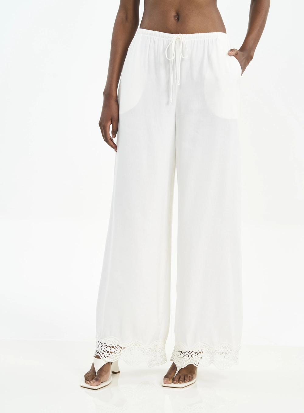 Calça Feminina Pantalona Com Amarração E Renda Off Shell