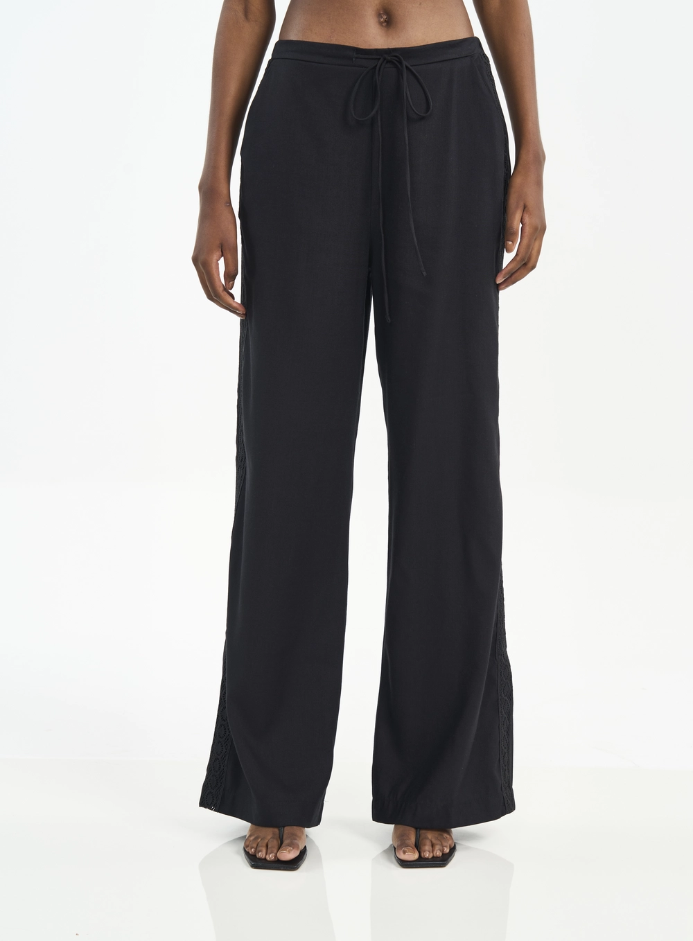 Calça Feminina Pantalona Com Amarração E Renda Preto