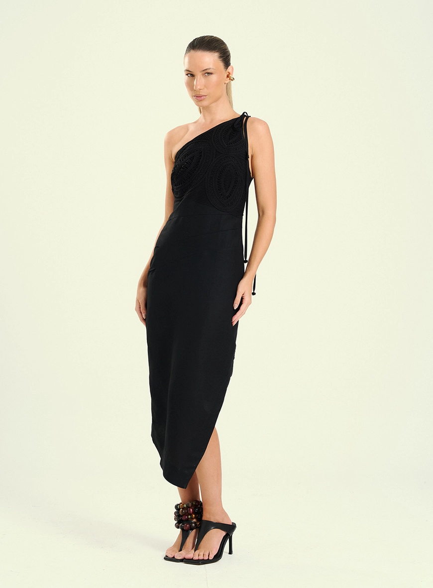 Vestido Feminino Midi Assimétrico Bordado Preto 1
