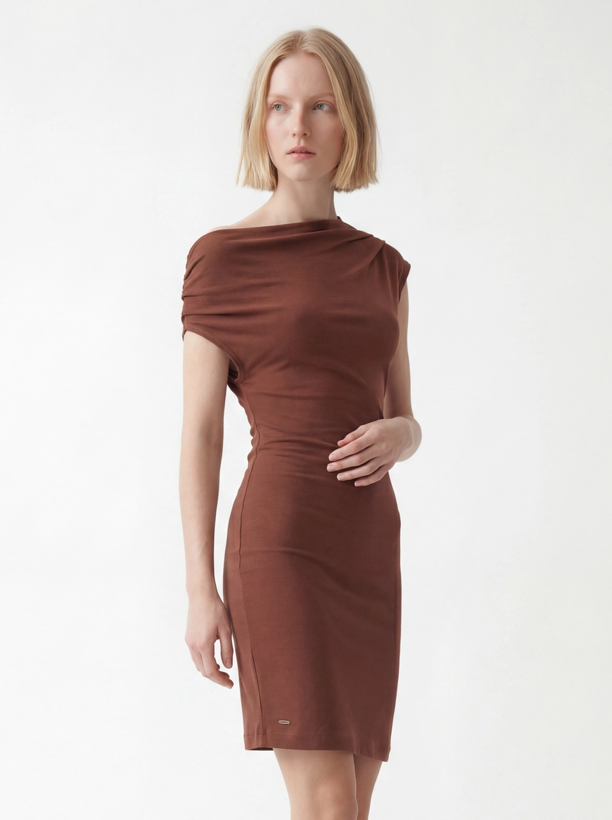 Vestido Curto Ombro A Ombro Slim Marrom 3