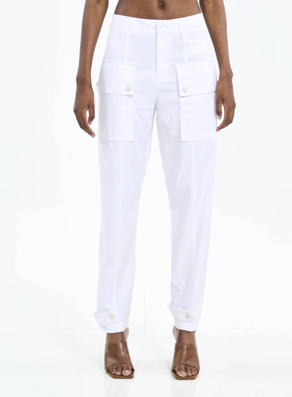Calça Feminina Com Bolsos Cargo E Barra Ajustável Off Shell