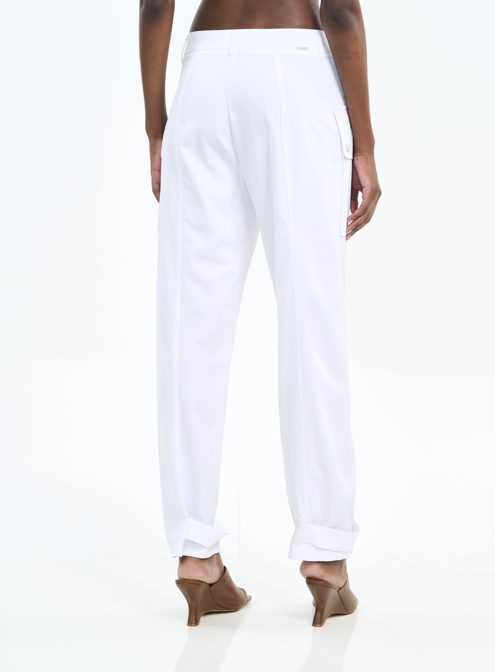 Calça Feminina Com Bolsos Cargo E Barra Ajustável Off Shell