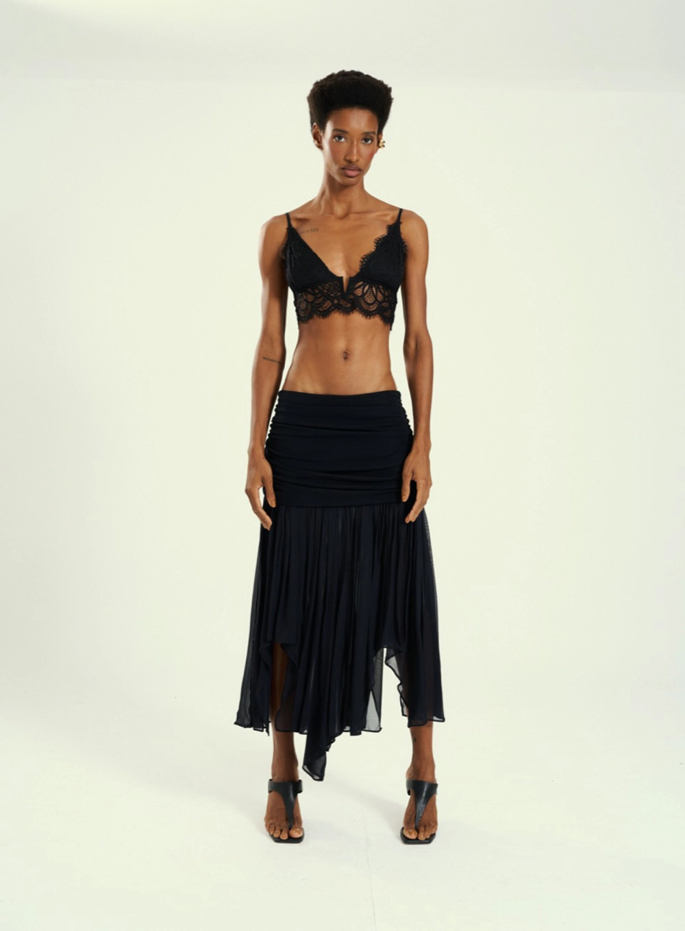 Top Cropped Renda Com Alças Finas Preto 5