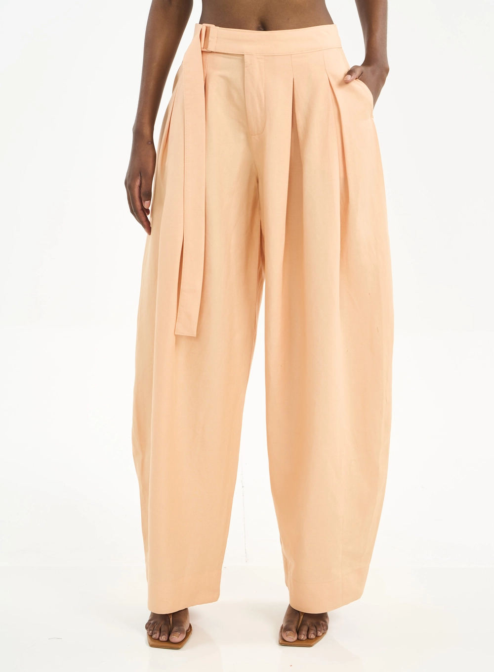 Calça Feminina Com Pregas E Amarração Laranja