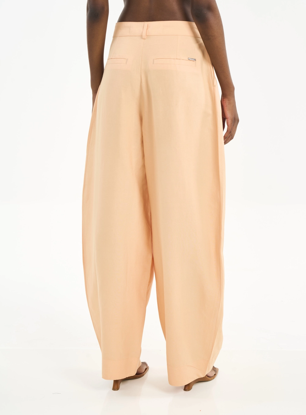 Calça Feminina Com Pregas E Amarração Laranja