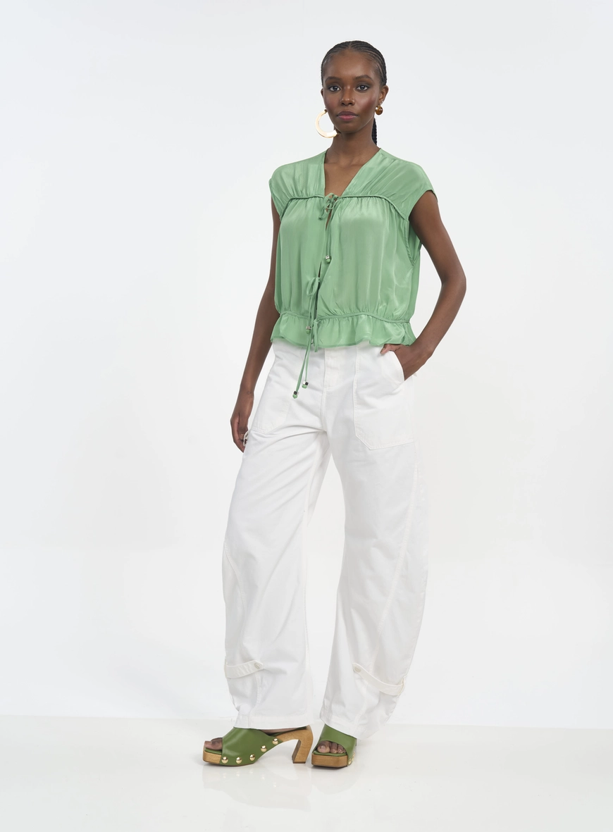 Calça Feminina Wide Leg Com Bolsos E Tiras