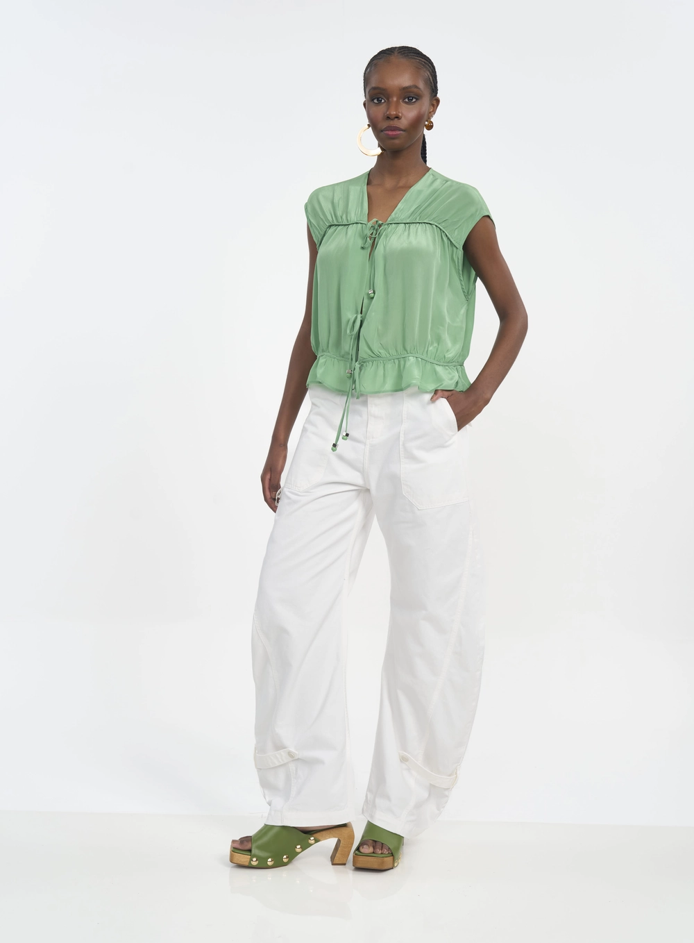 Calça Feminina Wide Leg Com Bolsos E Tiras Off Shell