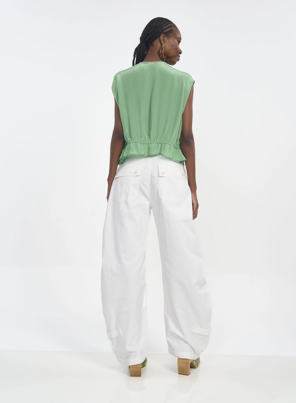 Calça Feminina Wide Leg Com Bolsos E Tiras Off Shell