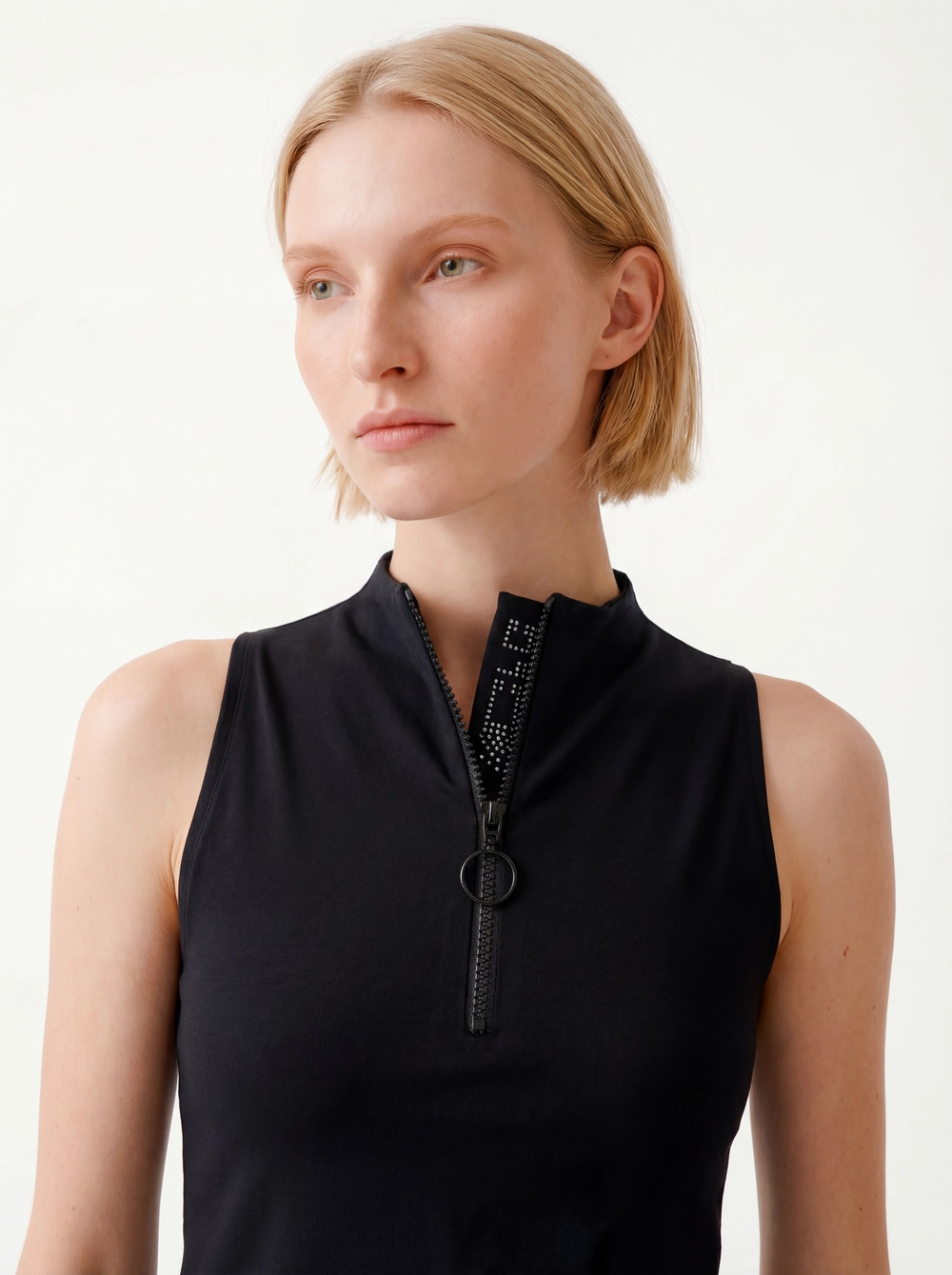 Vestido Curto Gola Alta - Small Preto 5
