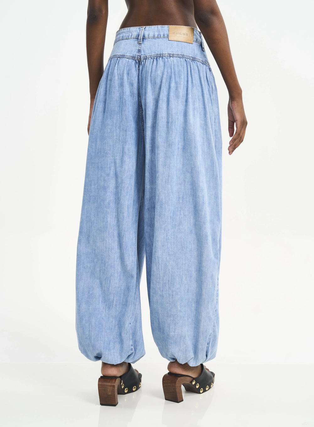 Calça Feminina Jeans Bombacho Com Franzidos Índigo