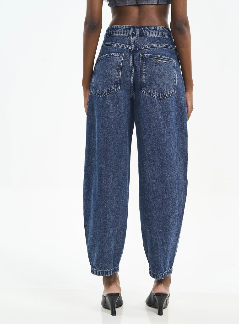 Calça Jeans Joana Barril Com Aplicação De Tachas Índigo