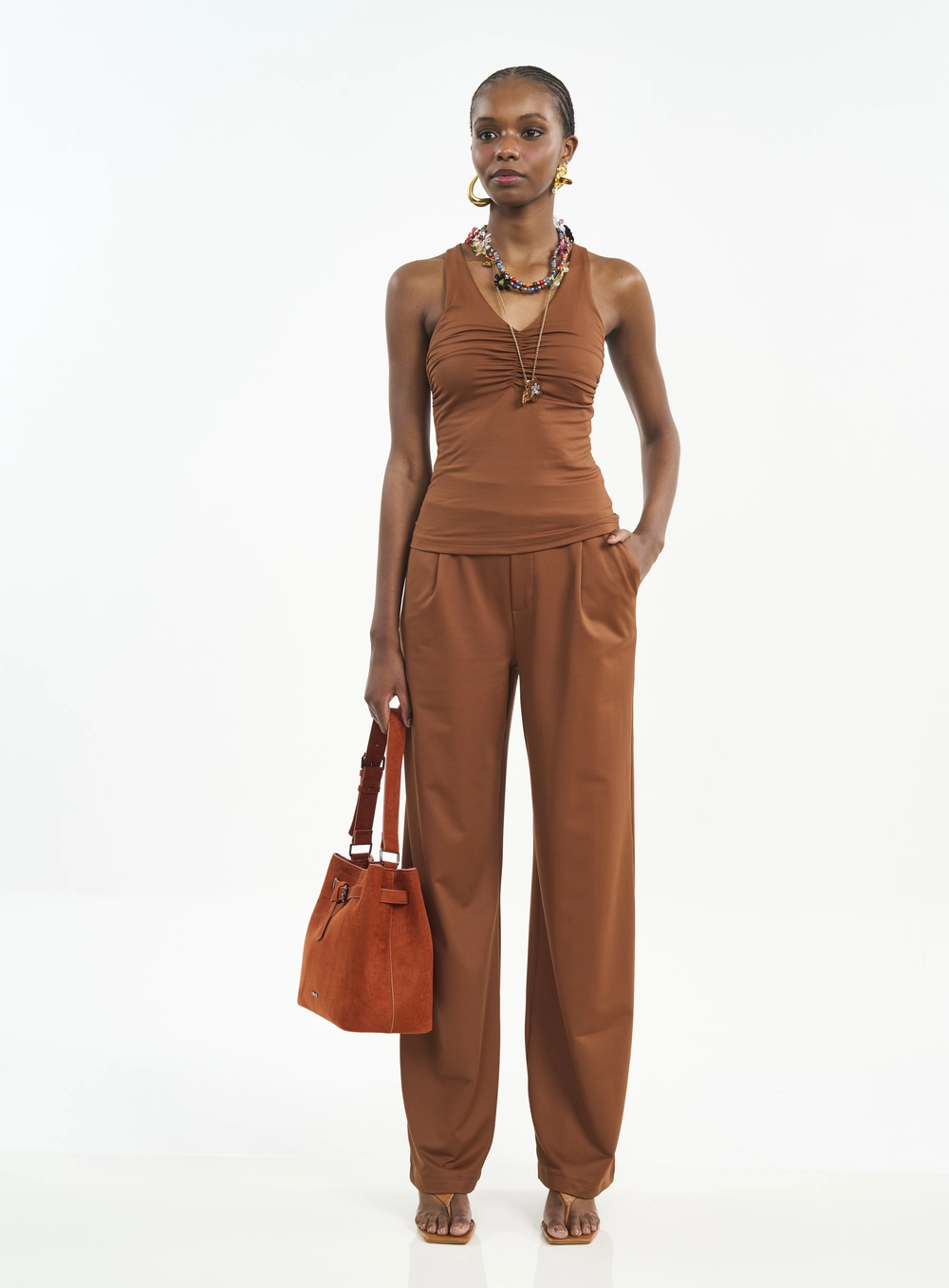 Calça Feminina Pantalona Com Bolsos Marrom
