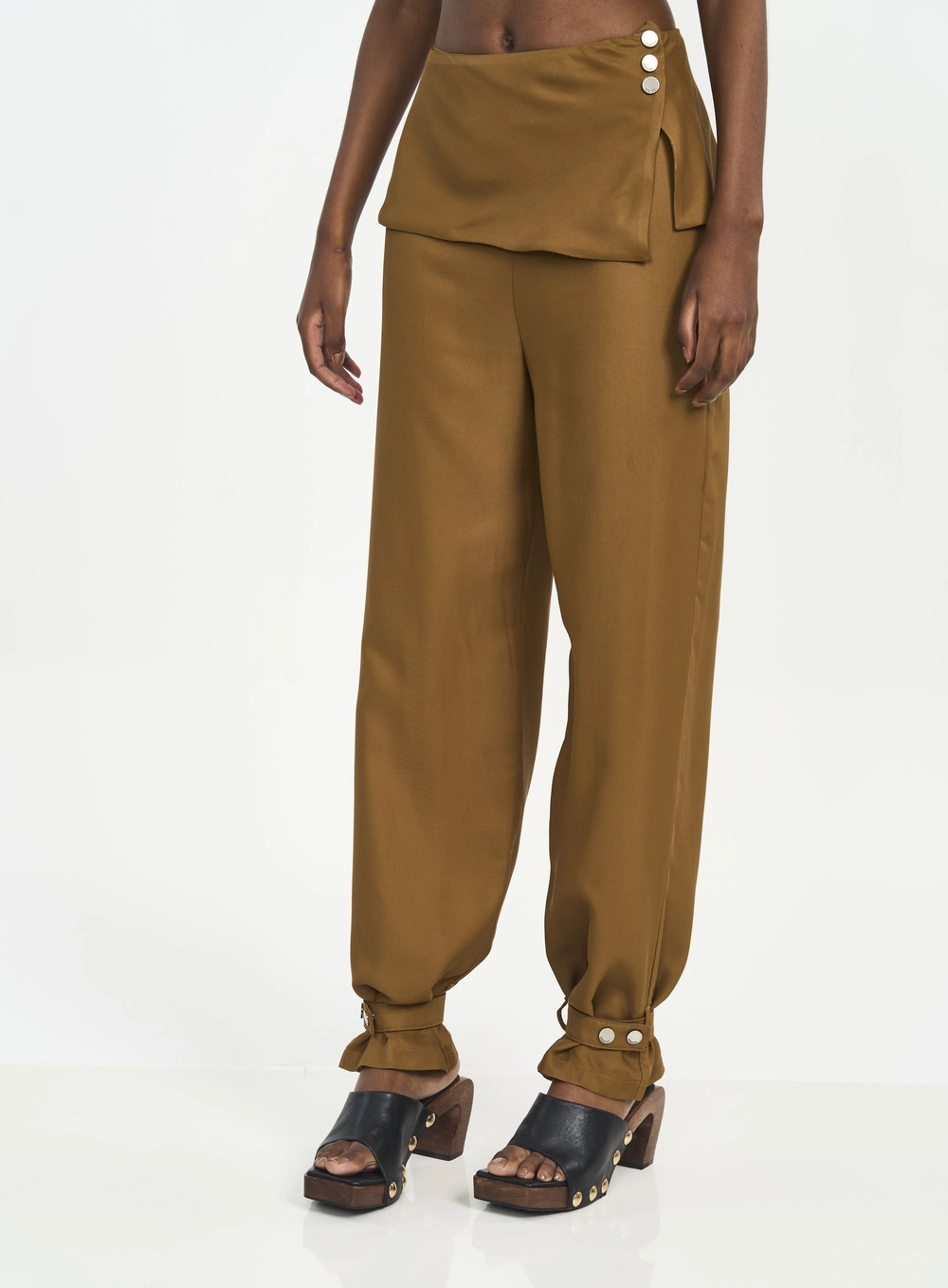 Calça Feminina Com Transpasse E Botões Marrom