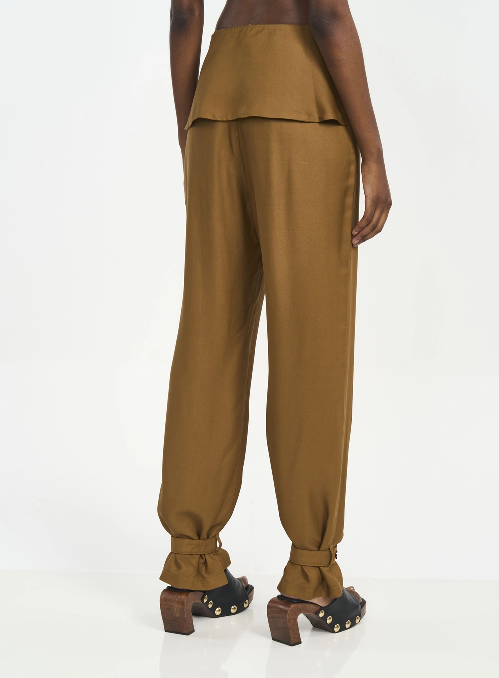 Calça Feminina Com Transpasse E Botões Marrom