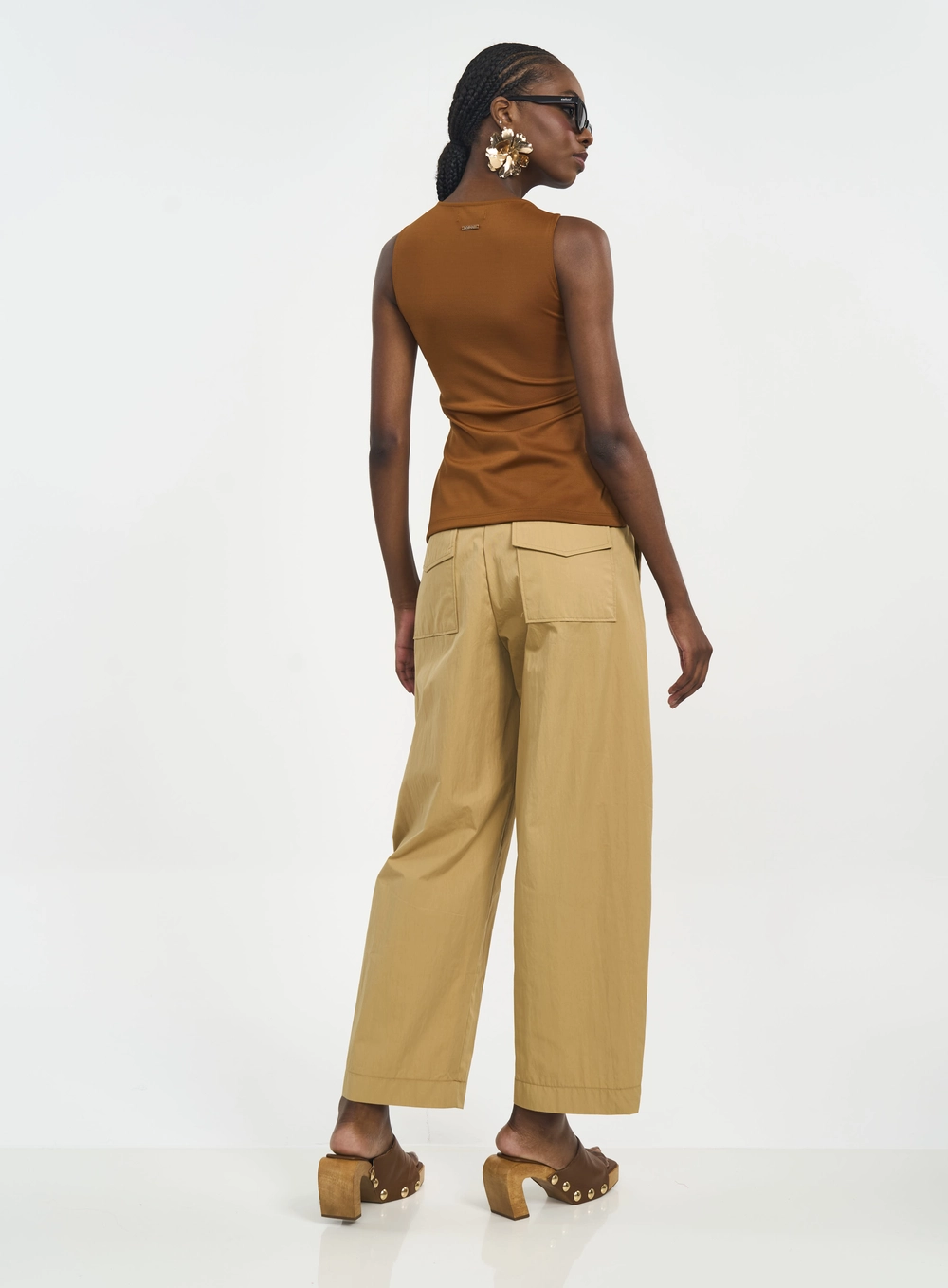 Calça Feminina Com Bolsos E Lapela Bege Soybean