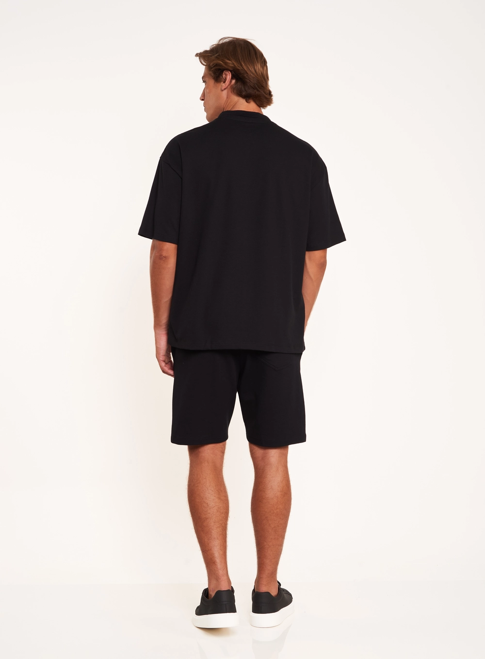 Bermuda Masculina Com Vincos Frontais Preto