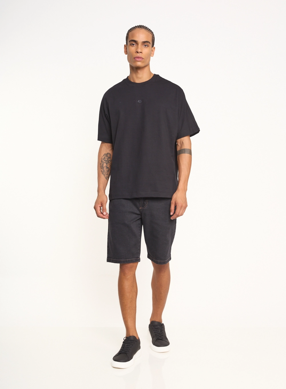Bermuda Reta Jeans Com Bolsos Indigo Preto