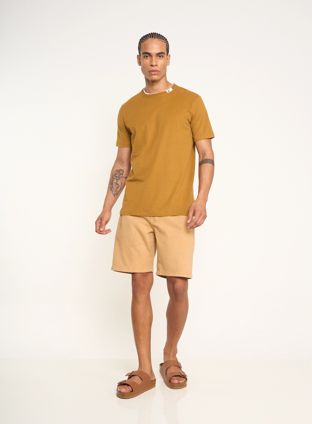 Bermuda Reta Com Bolsos Bege