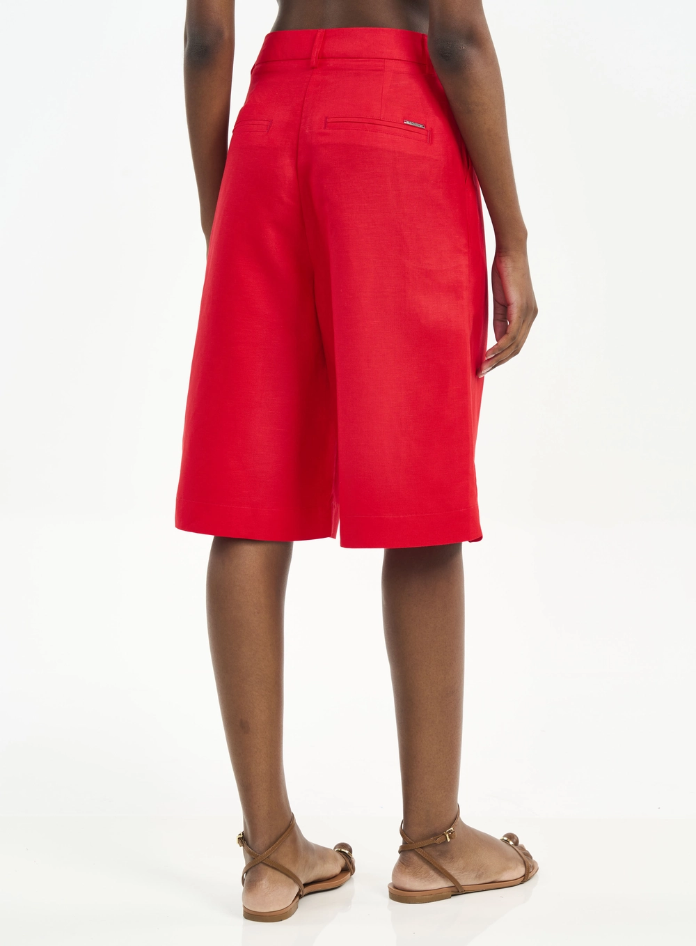 Bermuda Com Pernas Amplas E Pregas Vermelho