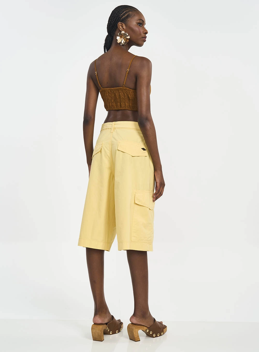 Bermuda Com Bolsos Cargo E Amarração Amarelo