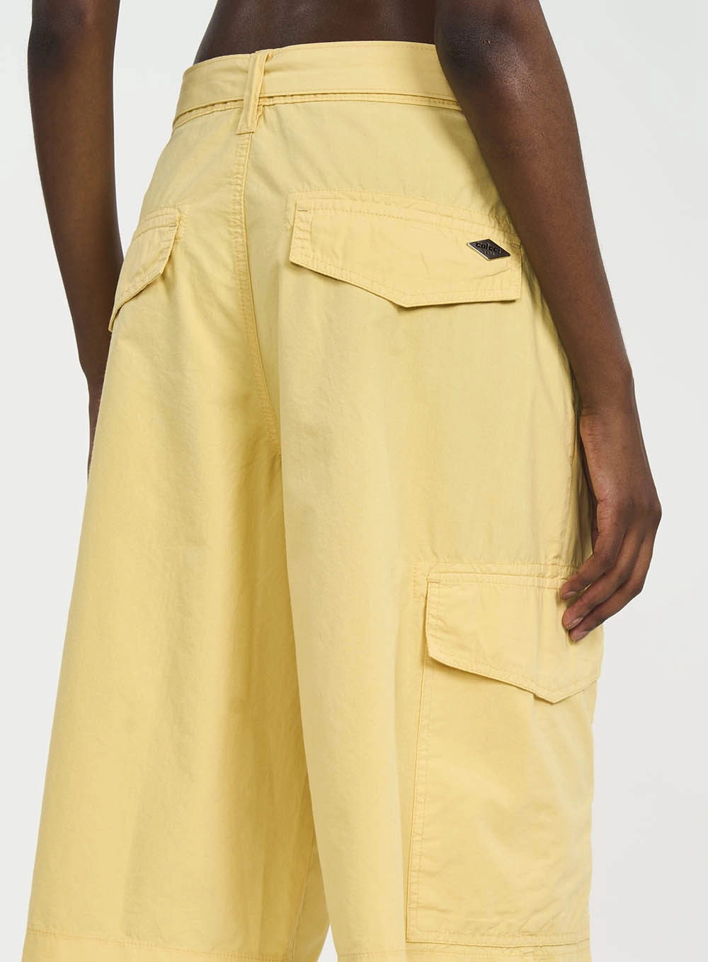 Bermuda Com Bolsos Cargo E Amarração Amarelo