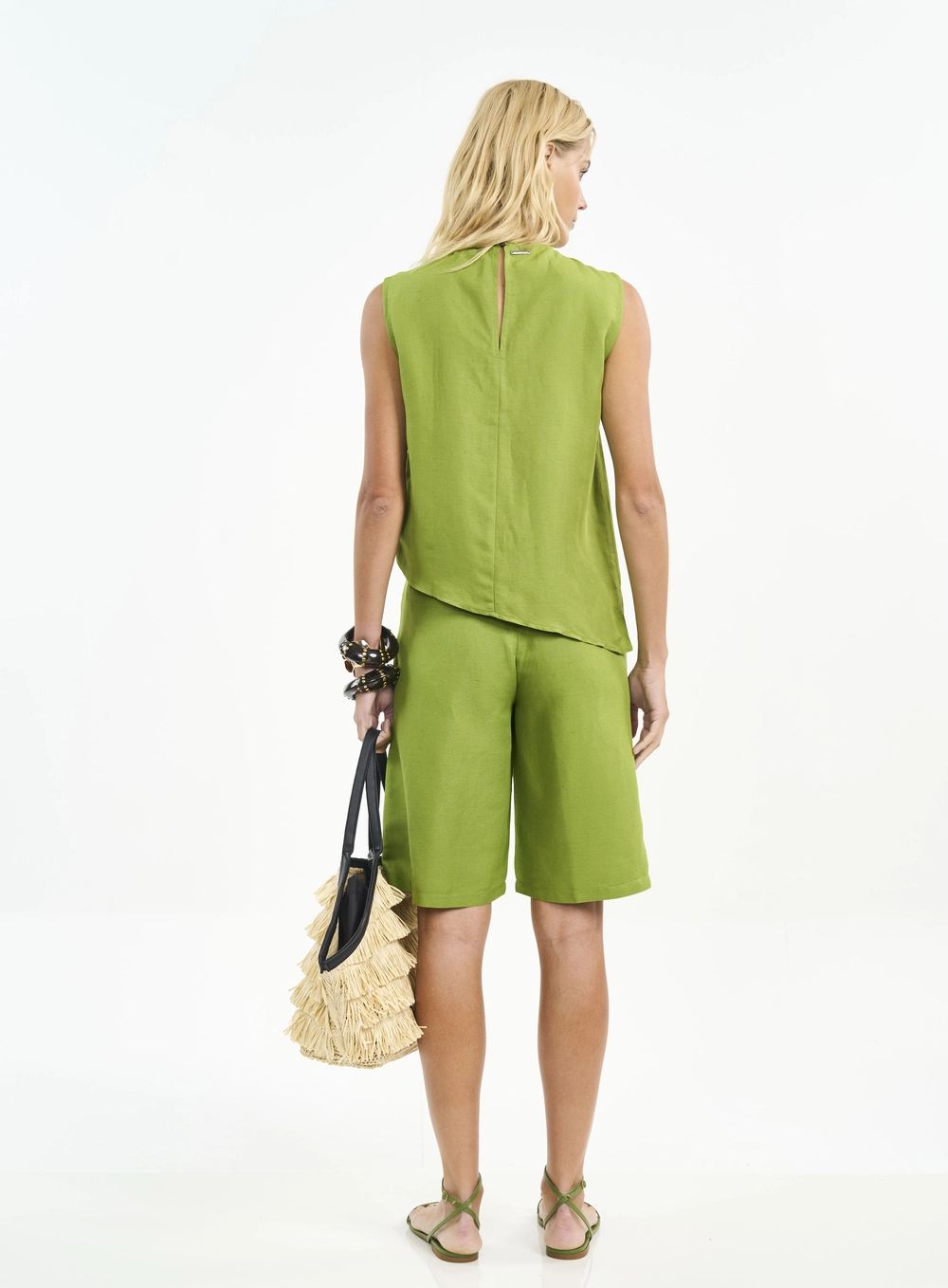 Bermuda Com Cintura Alta E Bolsos Verde