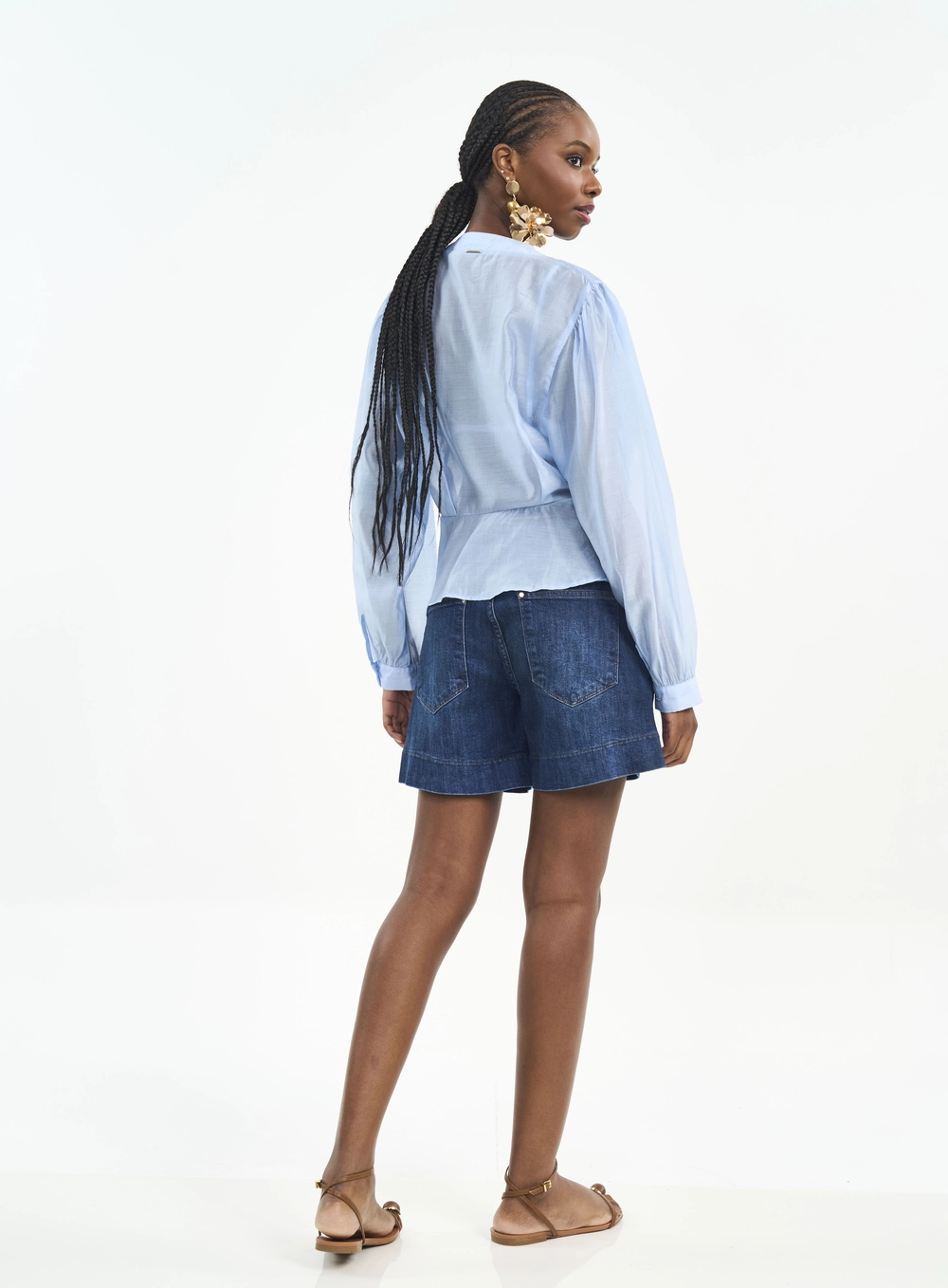 Bermuda Jeans Com Lavagem Escura E Bolsos Índigo