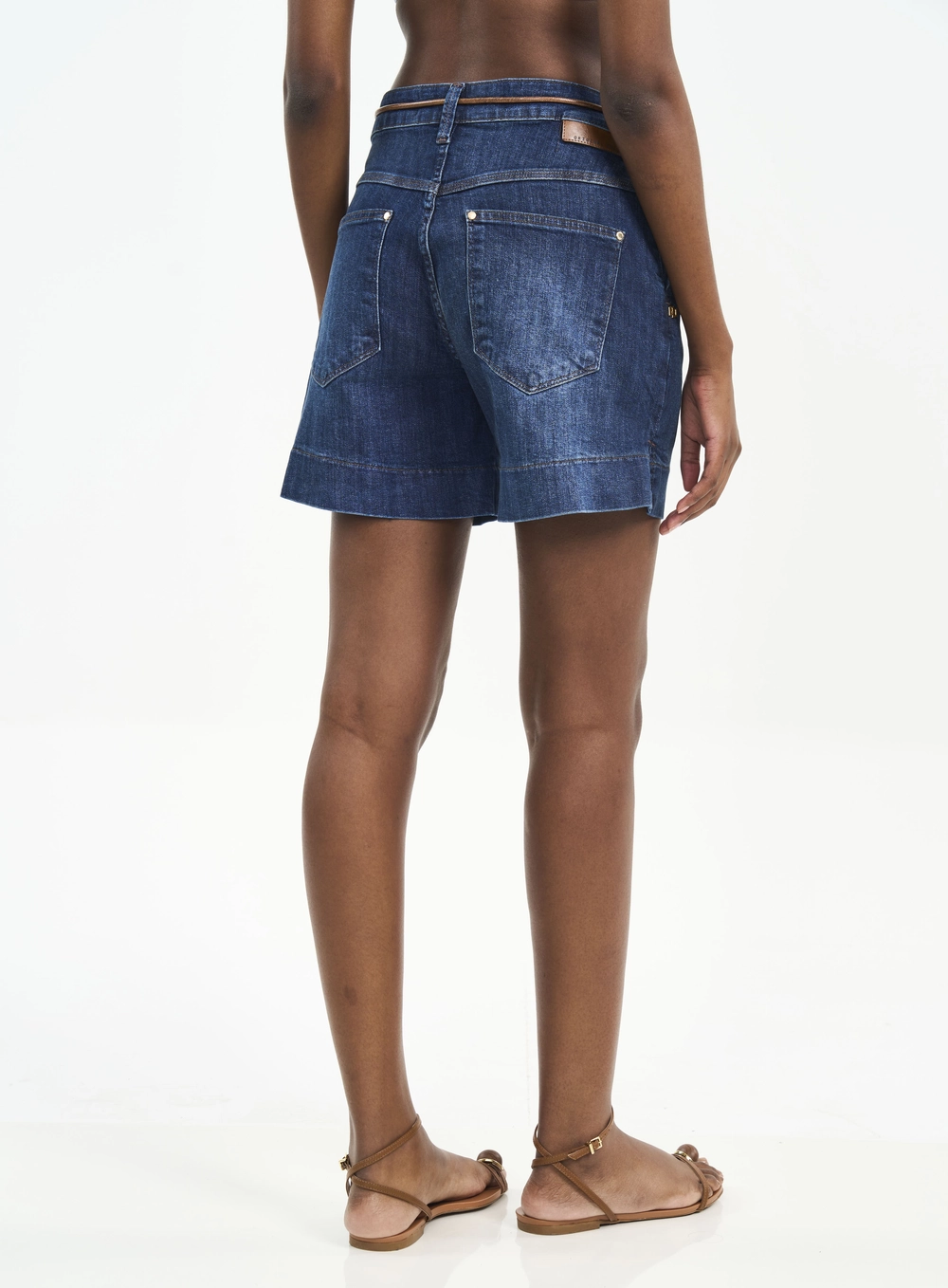Bermuda Jeans Com Lavagem Escura E Bolsos Índigo