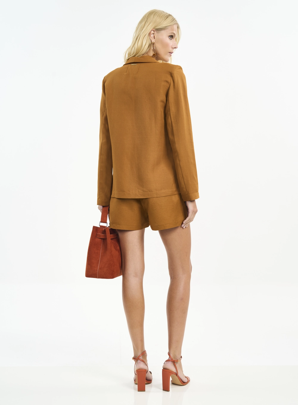 Short Com Cintura Alta E Bolsos Marrom