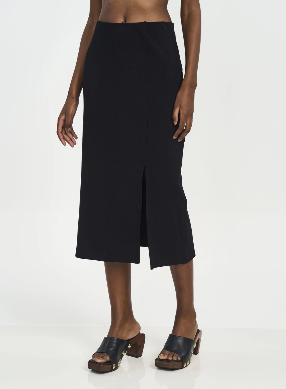 Saia Midi Com Fenda E Canelado Preto