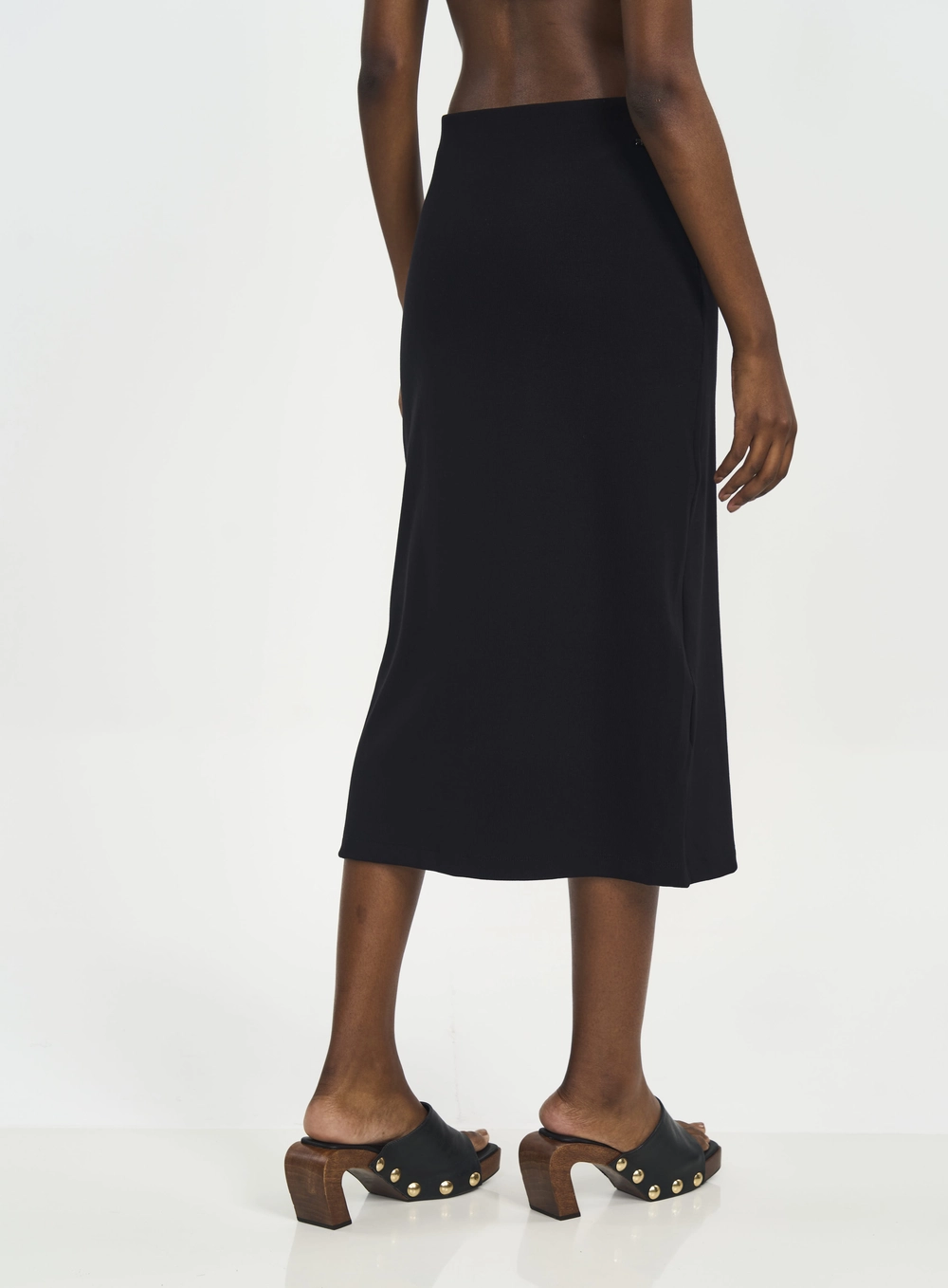 Saia Midi Com Fenda E Canelado Preto