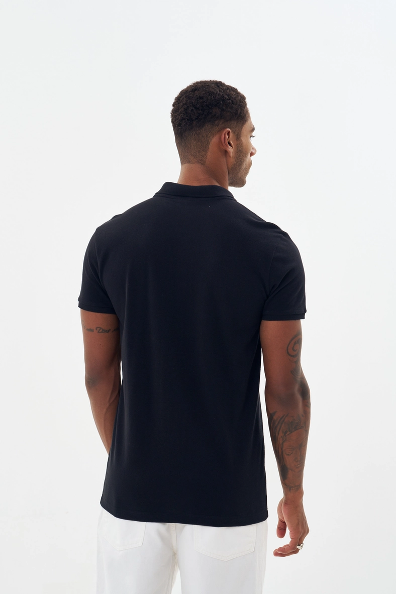 Polo Masculina Com Detalhes Preto 2