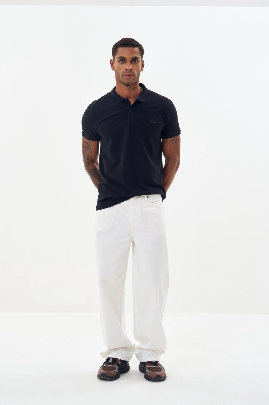 Polo Masculina Com Detalhes Preto 4