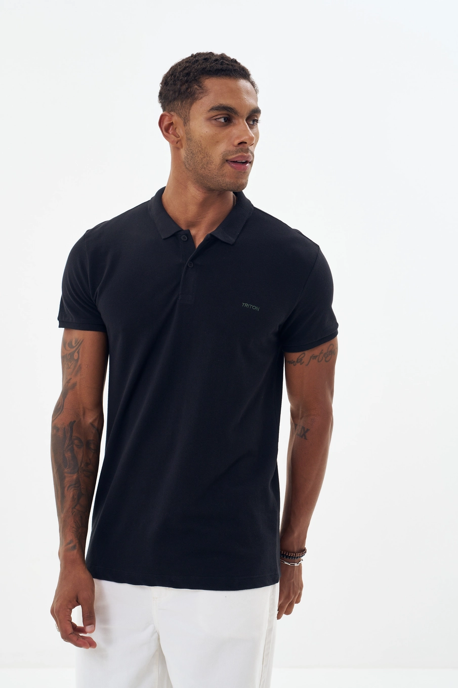 Polo Masculina Com Detalhes Preto 1