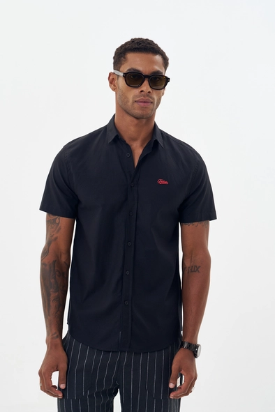 Camisa Masculina Com Botões E Gola