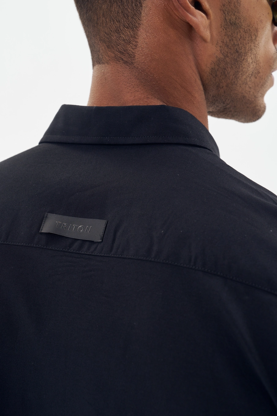 Camisa Masculina Com Botões E Gola Preto 4