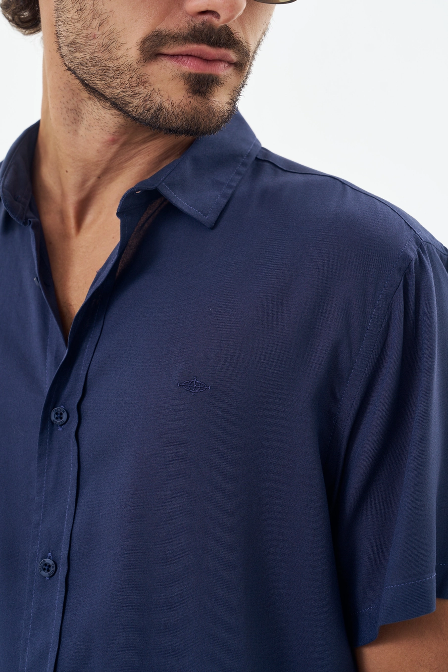 Camisa Masculina Com Gola Azul 3