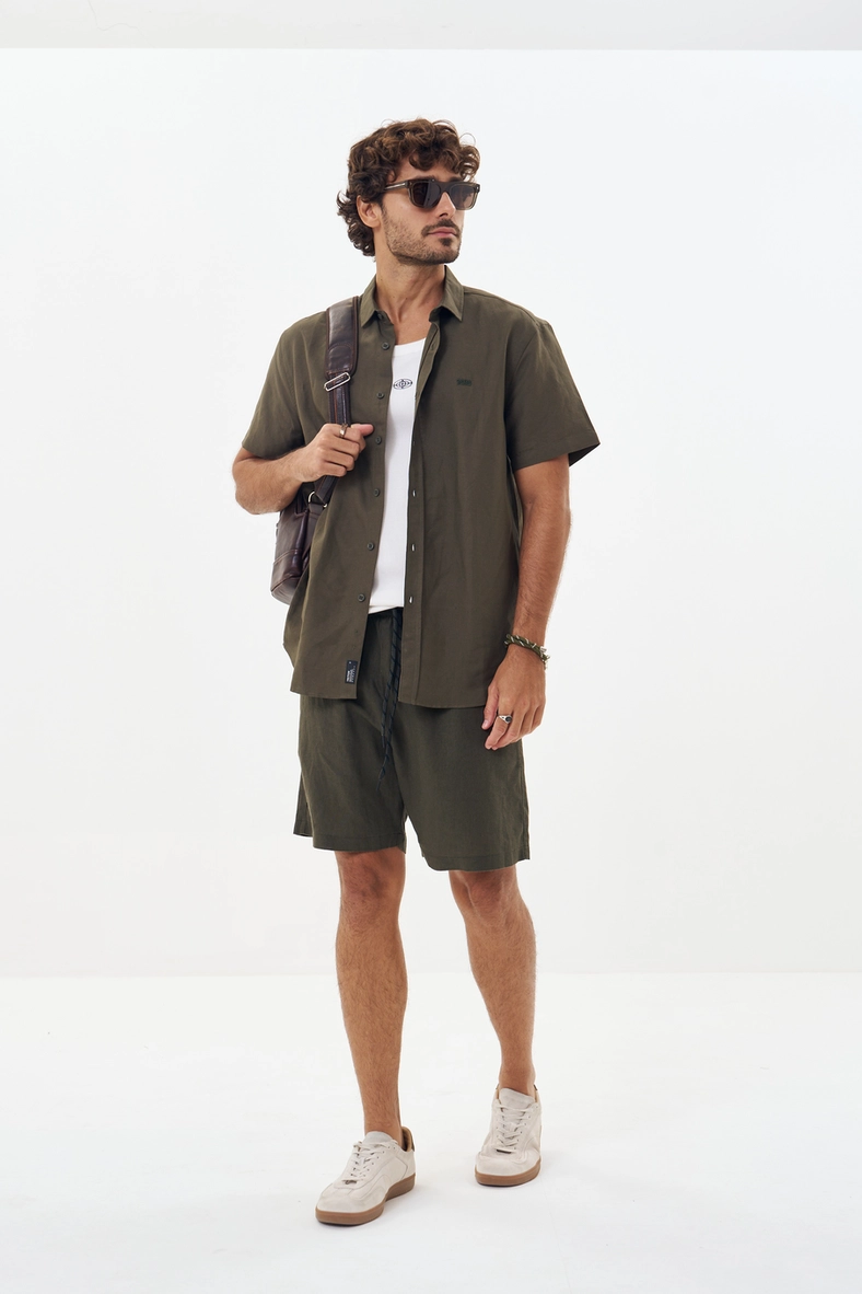 Camisa Masculina Com Gola E Botões Verde 5