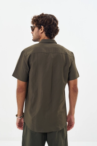 Camisa Masculina Com Gola E Botões