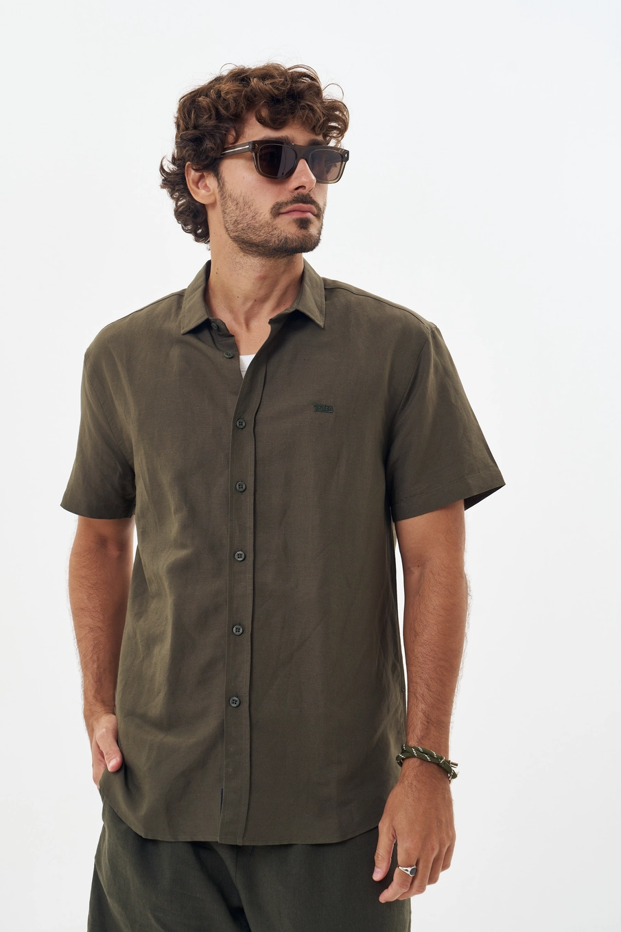 Camisa Masculina Com Gola E Botões Verde 1