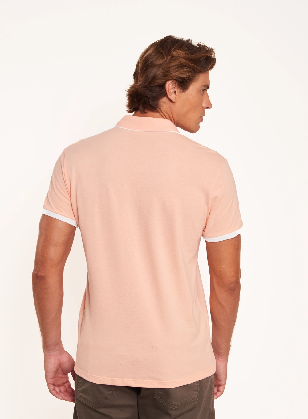 Polo Masculina Com Frisos Contrastantes E Logo Rosa