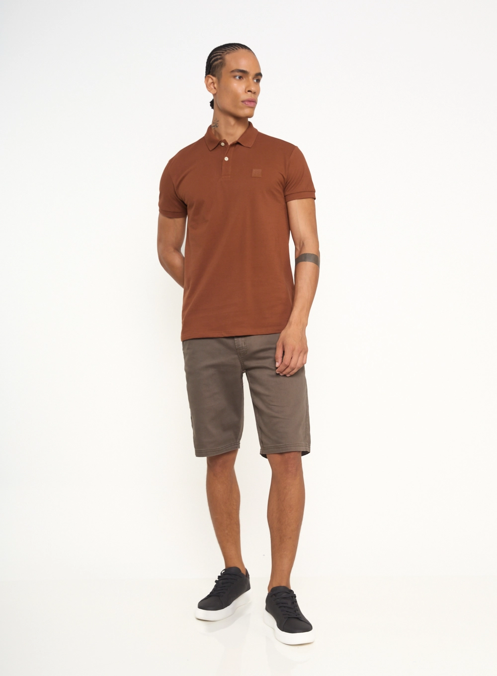 Polo Masculina Com Patch De Logo Marrom
