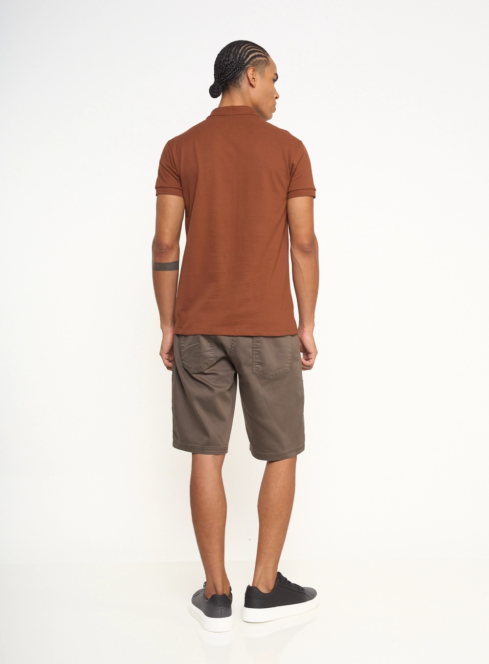 Polo Masculina Com Patch De Logo Marrom