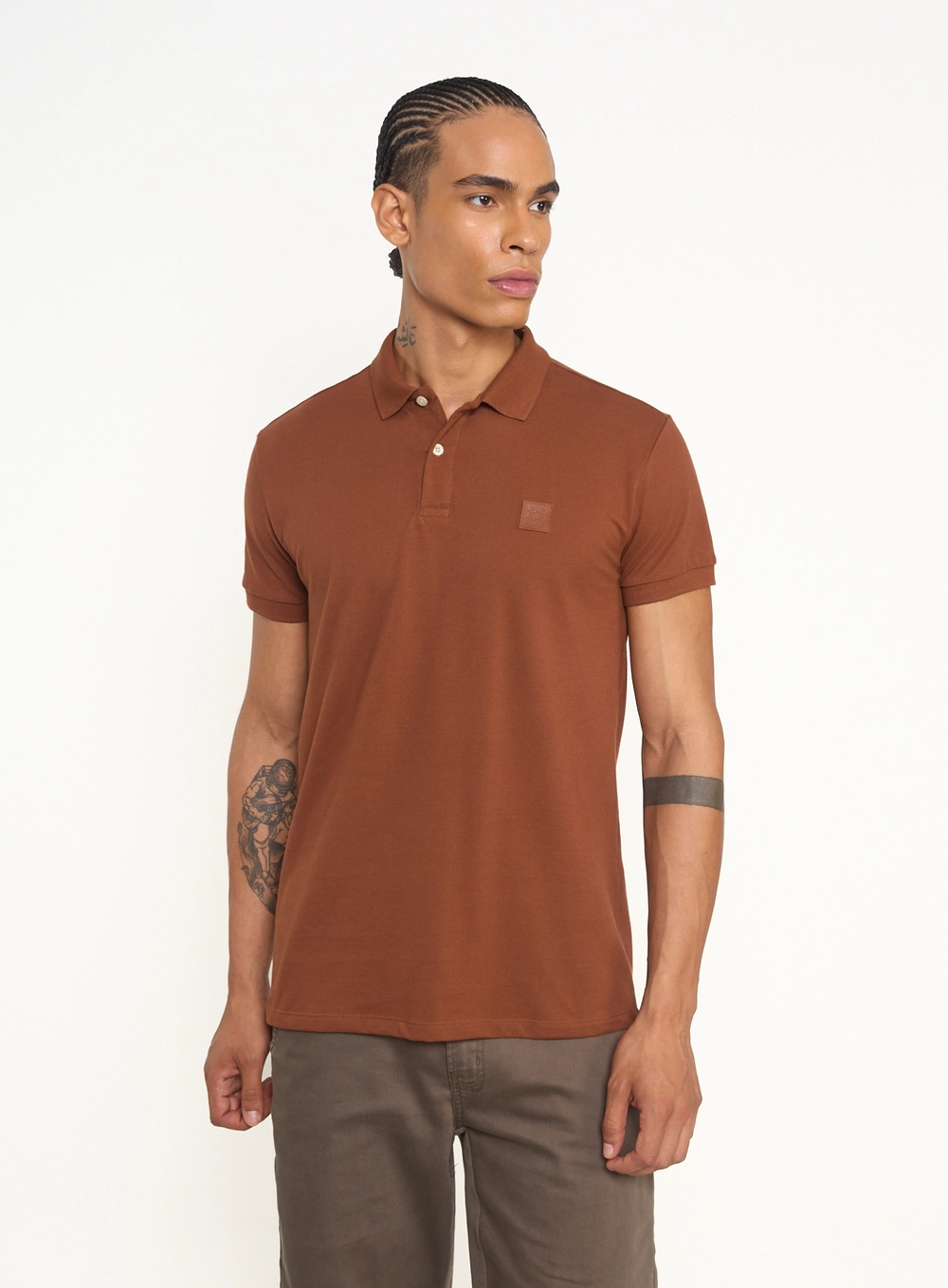 Polo Masculina Com Patch De Logo Marrom