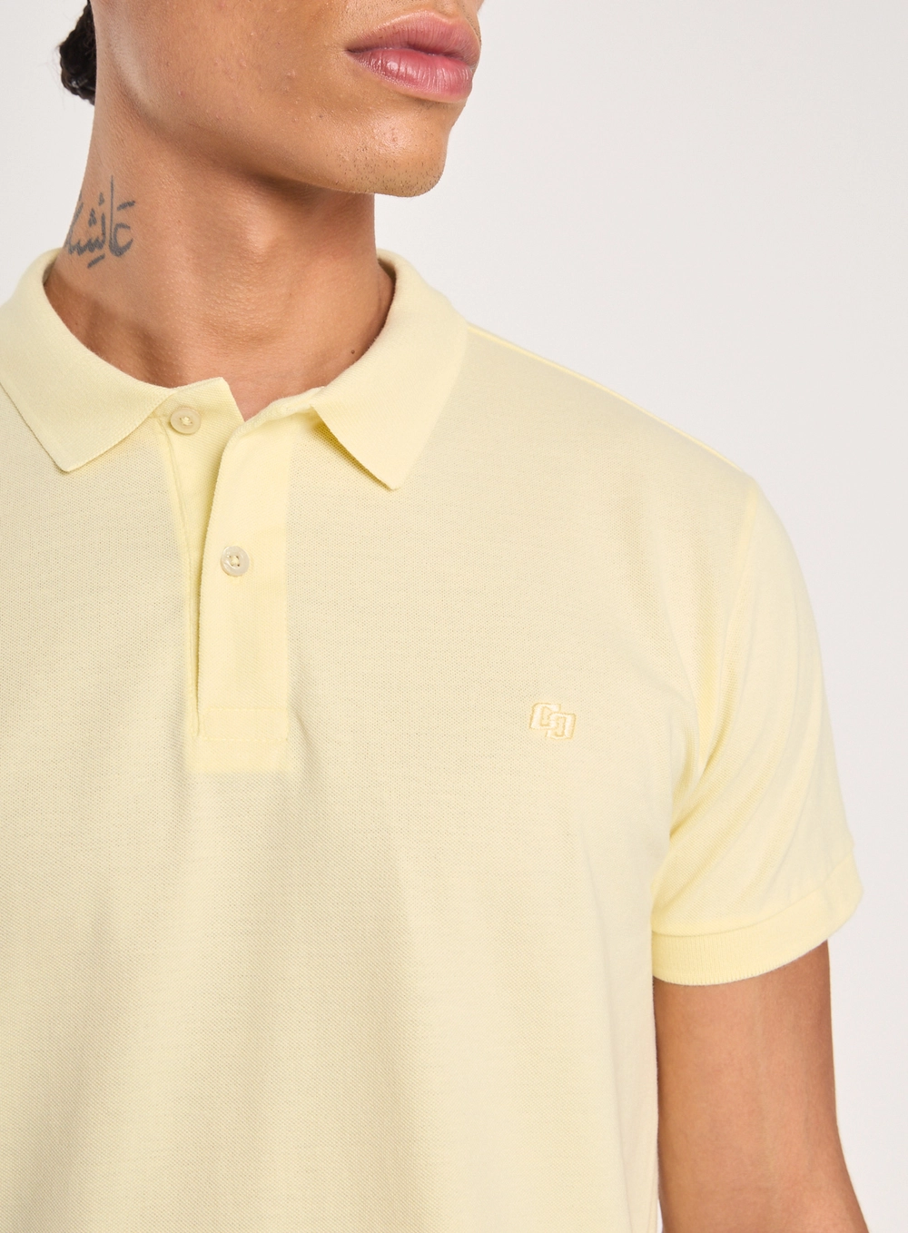 Polo Masculina Com Botões Amarelo