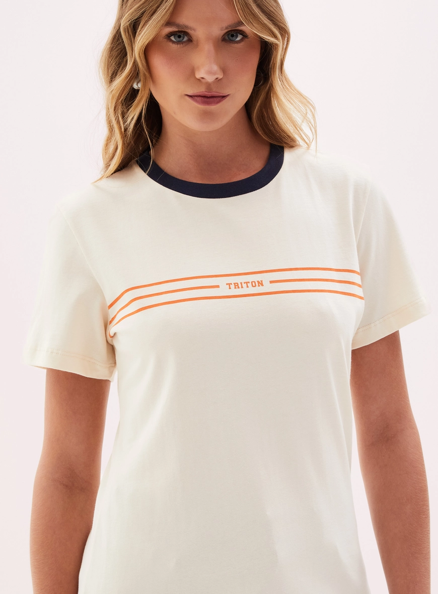 Camiseta Feminina Com Estampa Frontal Bege 3